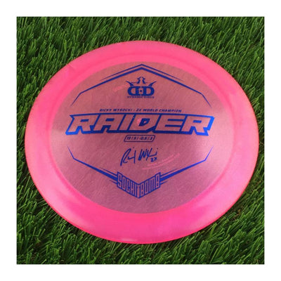 Dynamic Discs Lucid Ice Glimmer Raider with Ricky Wysocki - 2X World Champion - SockiBomb Stamp - 175g - Translucent Pink