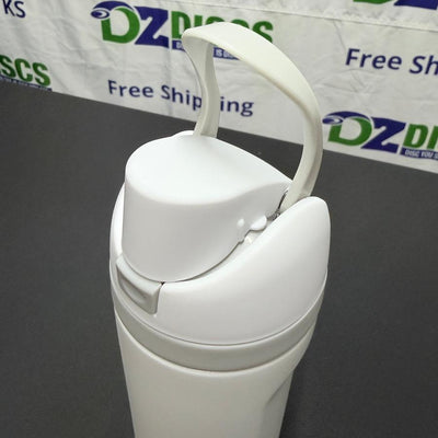 Close-up of a white Dynamic Discs Chug stainless steel water bottle with a light grey base and handle.