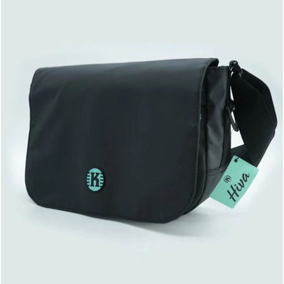 Black Kastaplast Hiva messenger disc golf bag with a teal K logo and an adjustable shoulder strap.