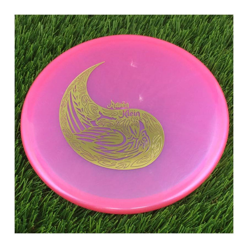 Dynamic Discs Lucid Chameleon Suspect with Raven Klein Yin and Yang Raven Stamp - 173g - Translucent Pink