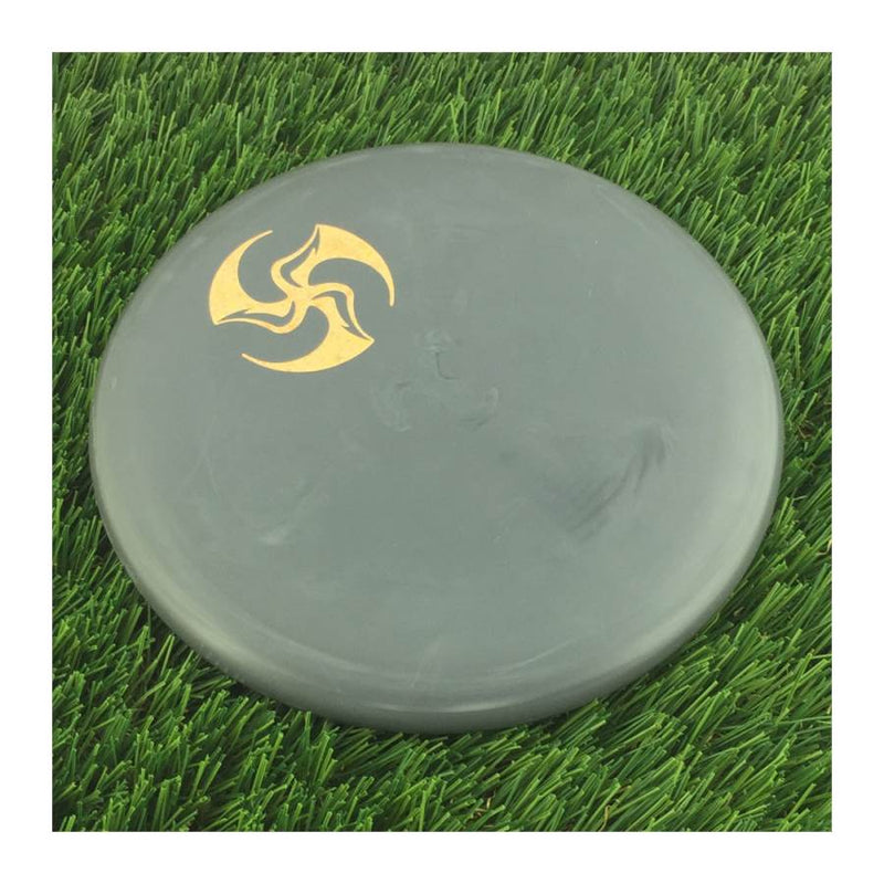Dynamic Discs Classic Blend Deputy with Mini Huk Tri-Fly Stamp - 173g - Solid Grey