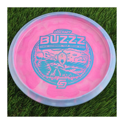 Discraft ESP Swirl Buzzz with Chris Dickerson Tour Series 2023 Stamp - 180g - Solid Pink